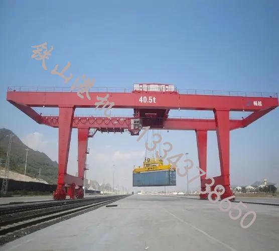 江西景德鎮(zhèn)集裝箱起重機(jī)廠(chǎng)家起重機(jī)適用于港口、碼頭等地方作業(yè)